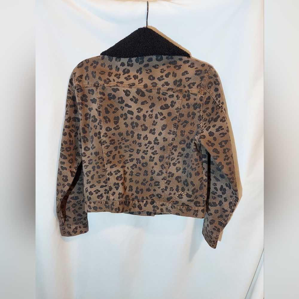 Rock & Republic Leopard Print Jean Jacket with Removable Black Sherpa Collar - Picture 2 of 7